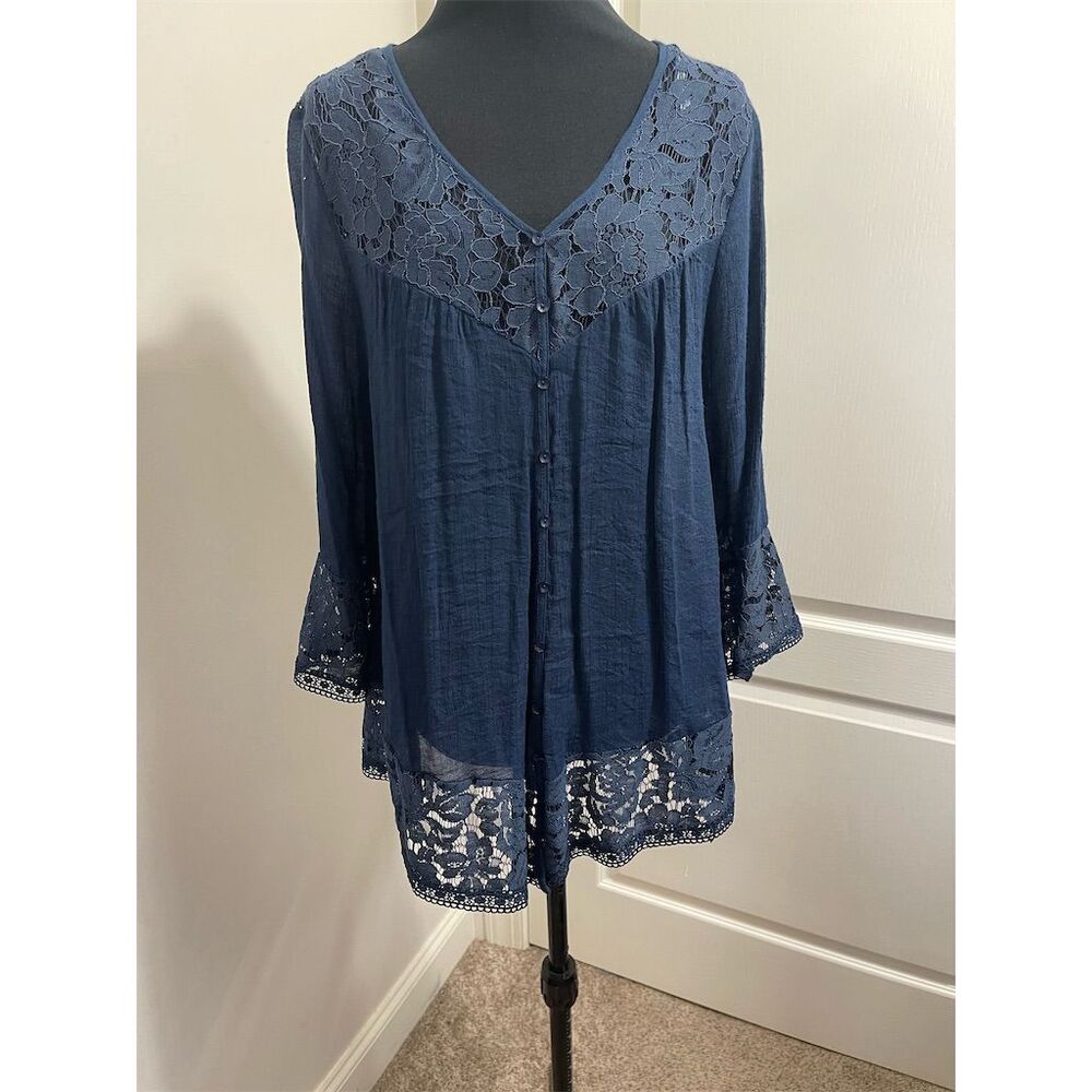 Valerie Stevens Women's Blue Lace V-Neck Blouse Size Small 3/4 Sleeve Casual